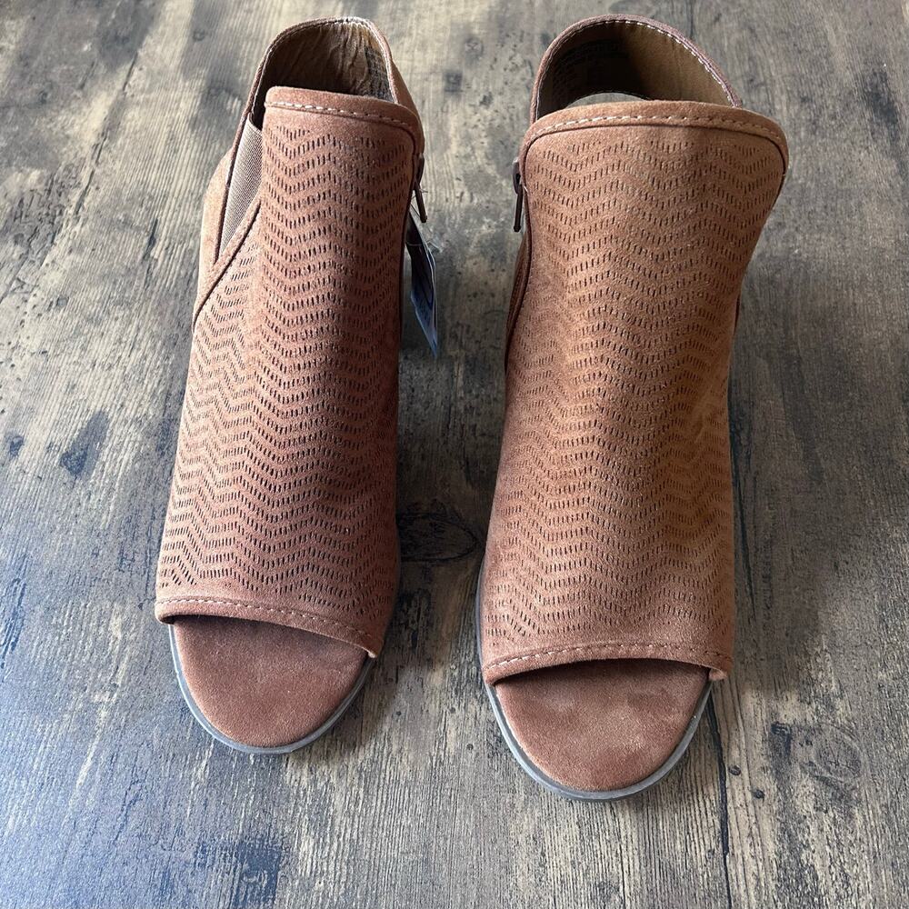 NWT Women’s 8.5 Wide Memory Foam Chunky Boho Chic Block Heel Bootie in Chesnut - Picture 3 of 6